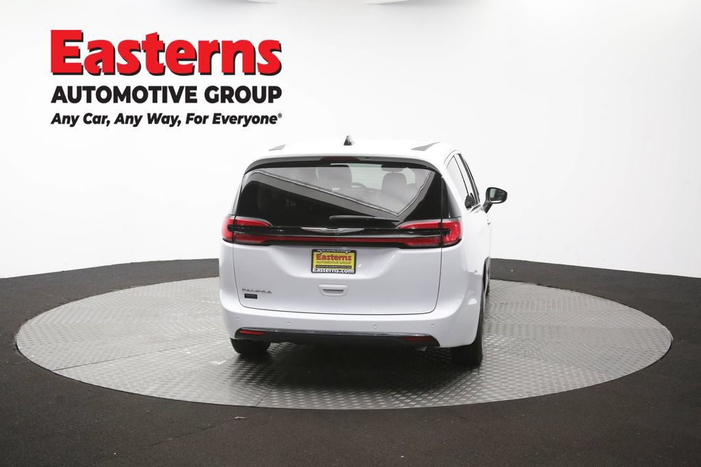 Used 2023 Chrysler Pacifica Touring-L FWD image 39