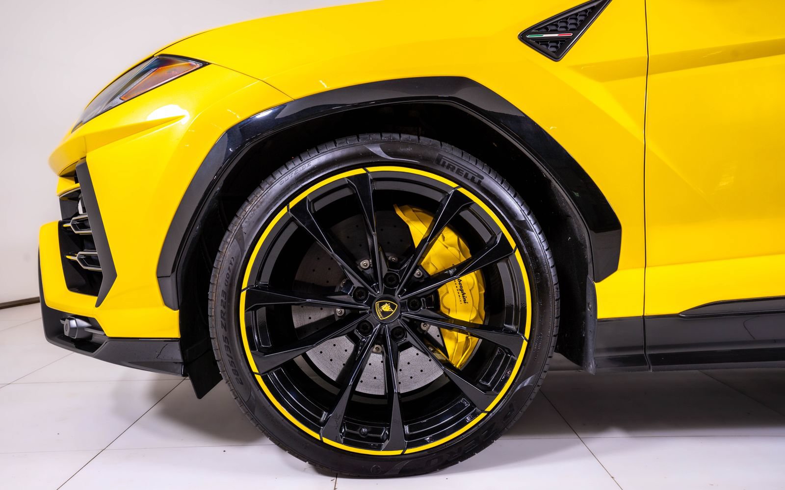 Used 2021 Lamborghini Urus AWD/4WD image 10