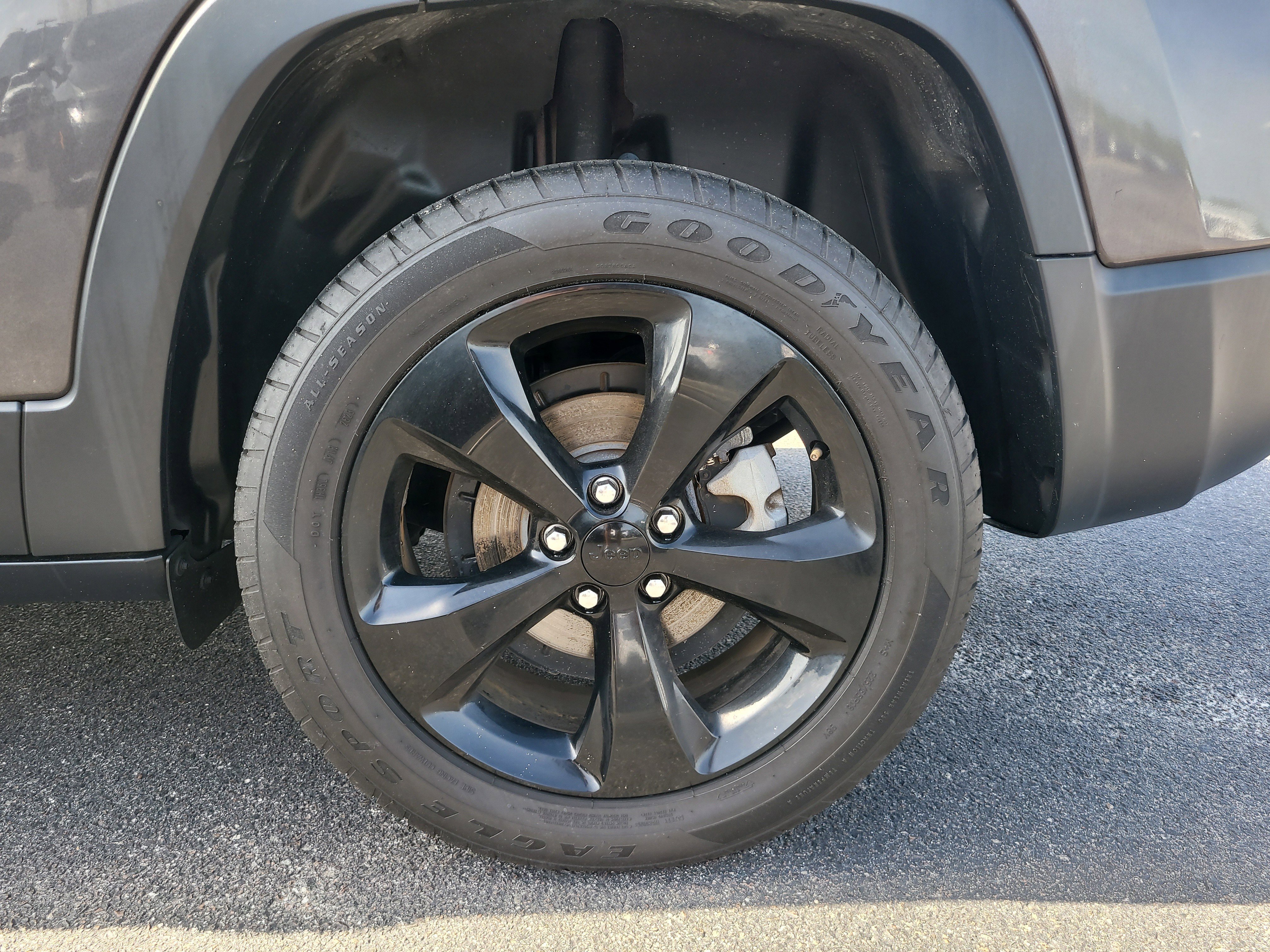 Used 2020 Jeep Cherokee Latitude Plus image 8