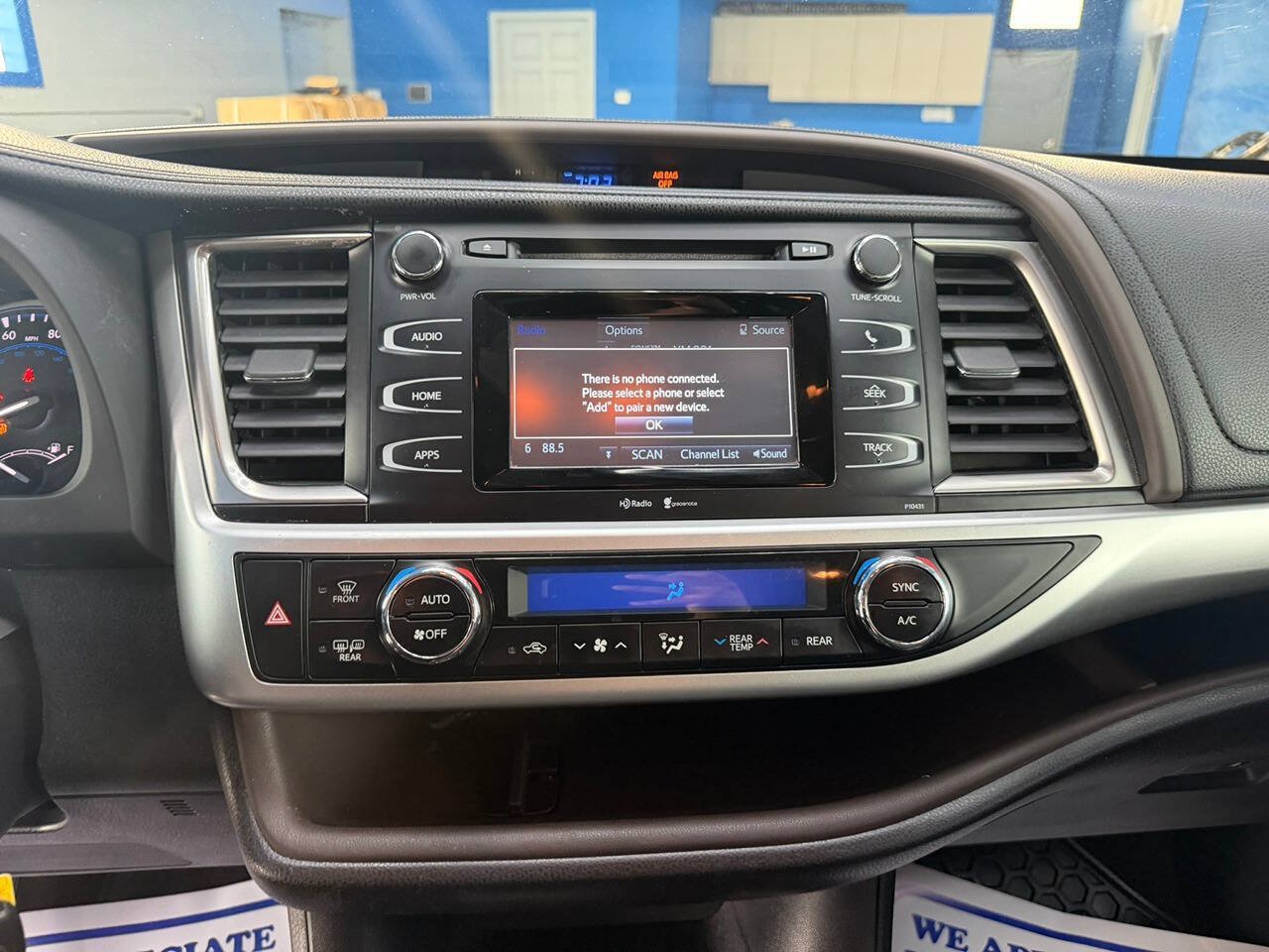Used 2014 Toyota Highlander LE AWD/4WD image 26