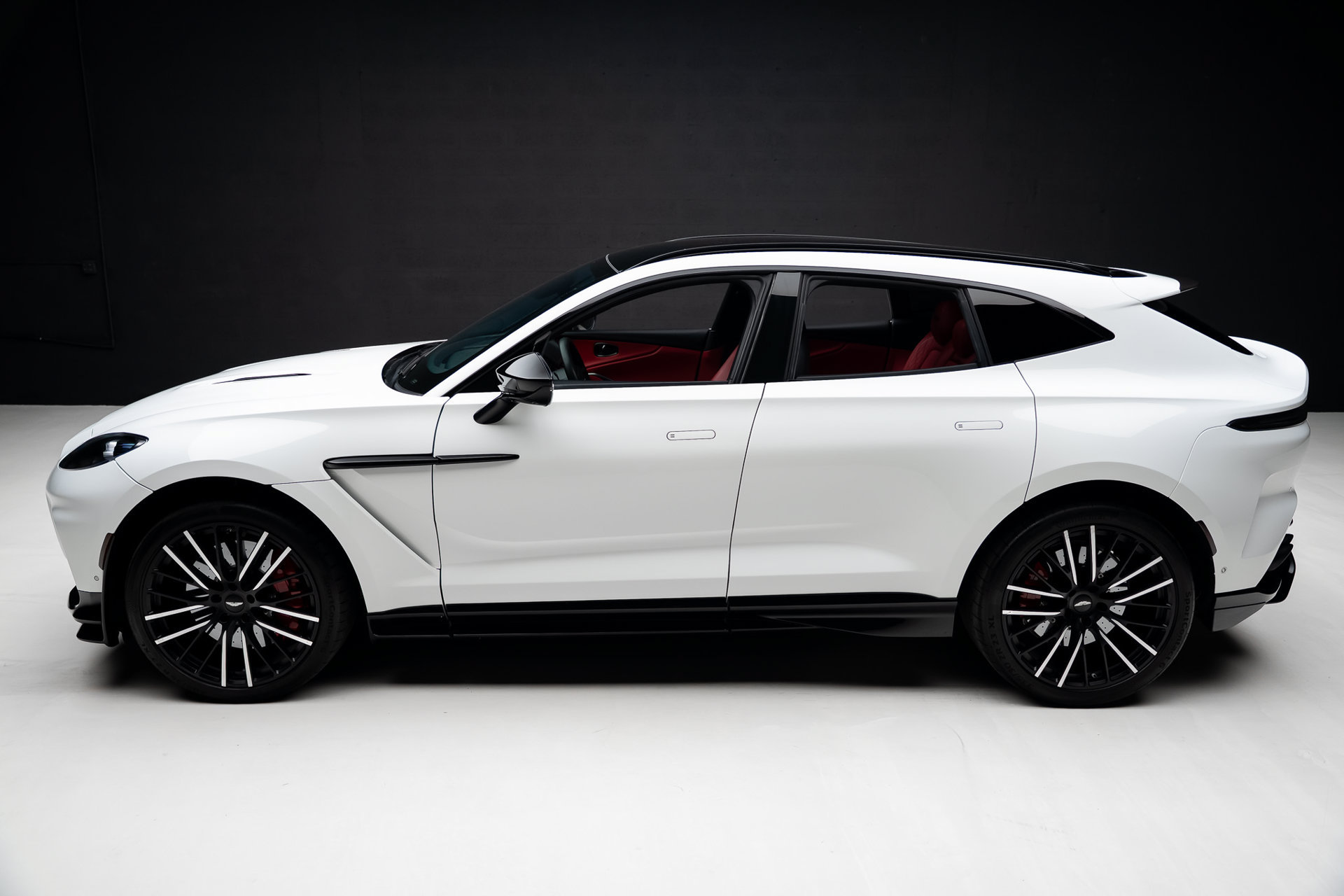 Used 2023 Aston Martin DBX 707 AWD/4WD image 16