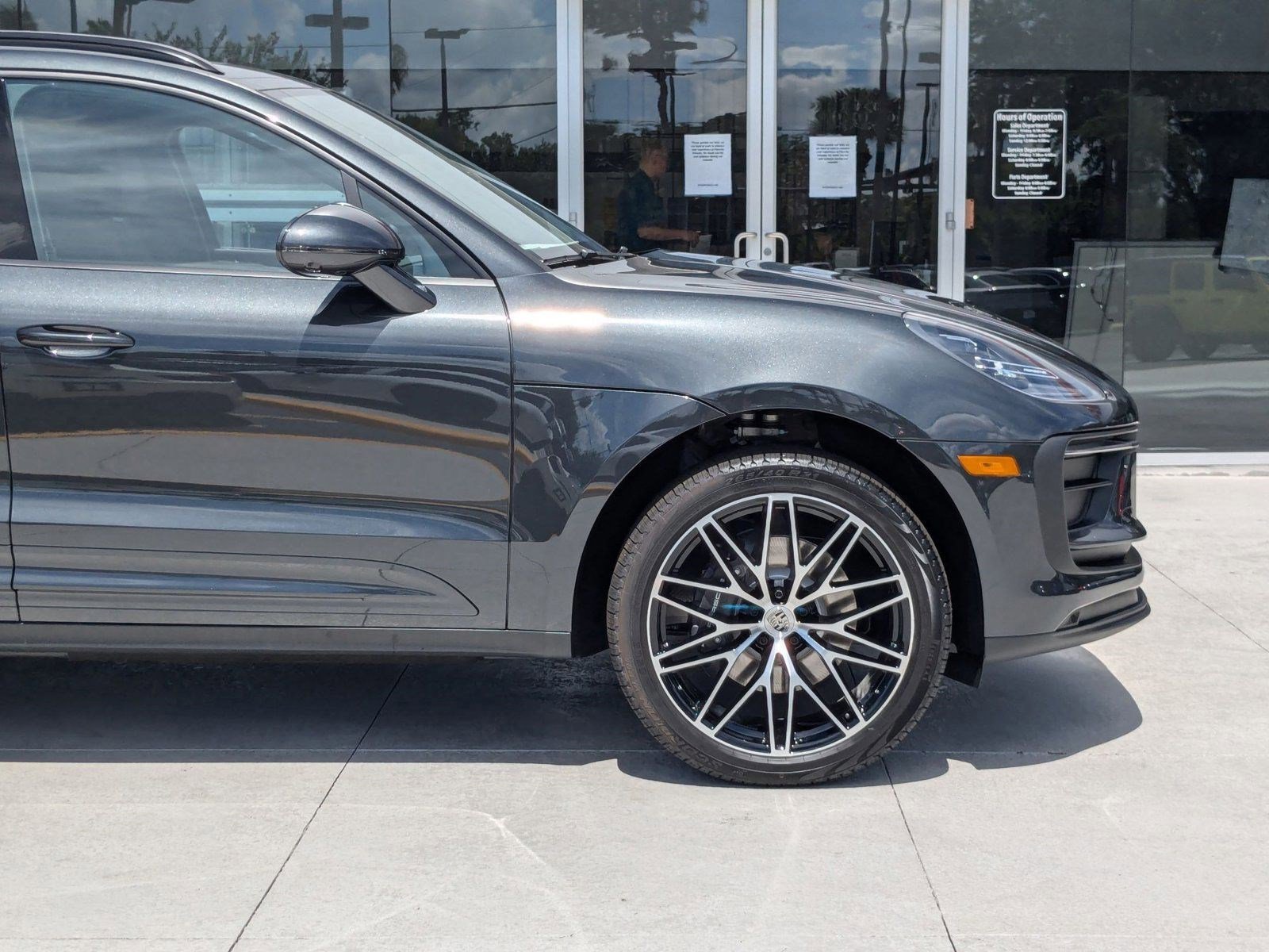 Certified 2025 Porsche Macan image 11