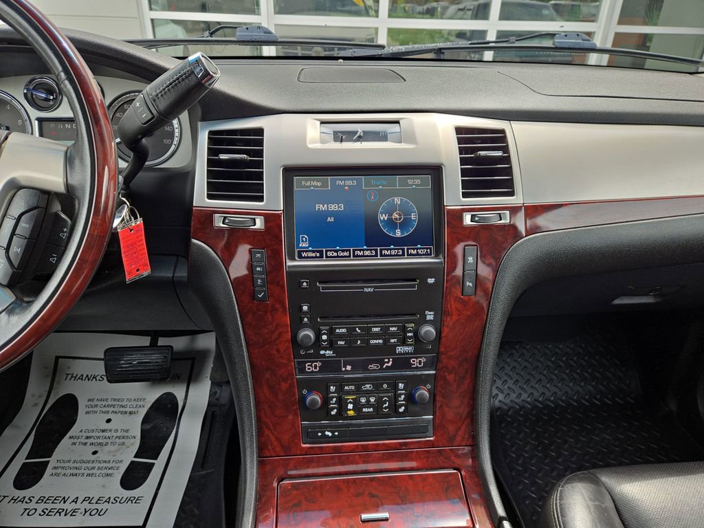 Used 2010 Cadillac Escalade AWD image 23