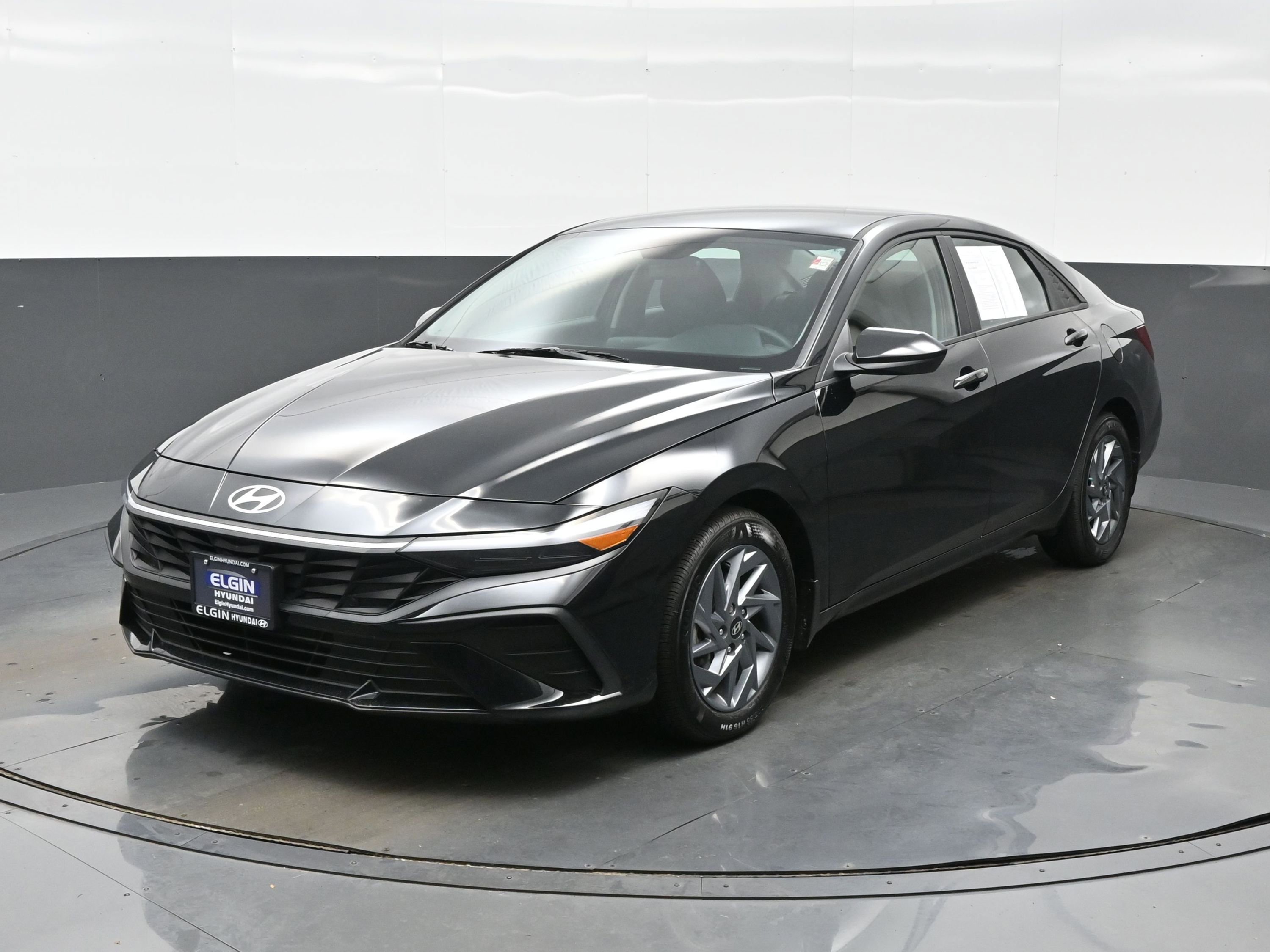 Used 2024 Hyundai Elantra SEL image 2