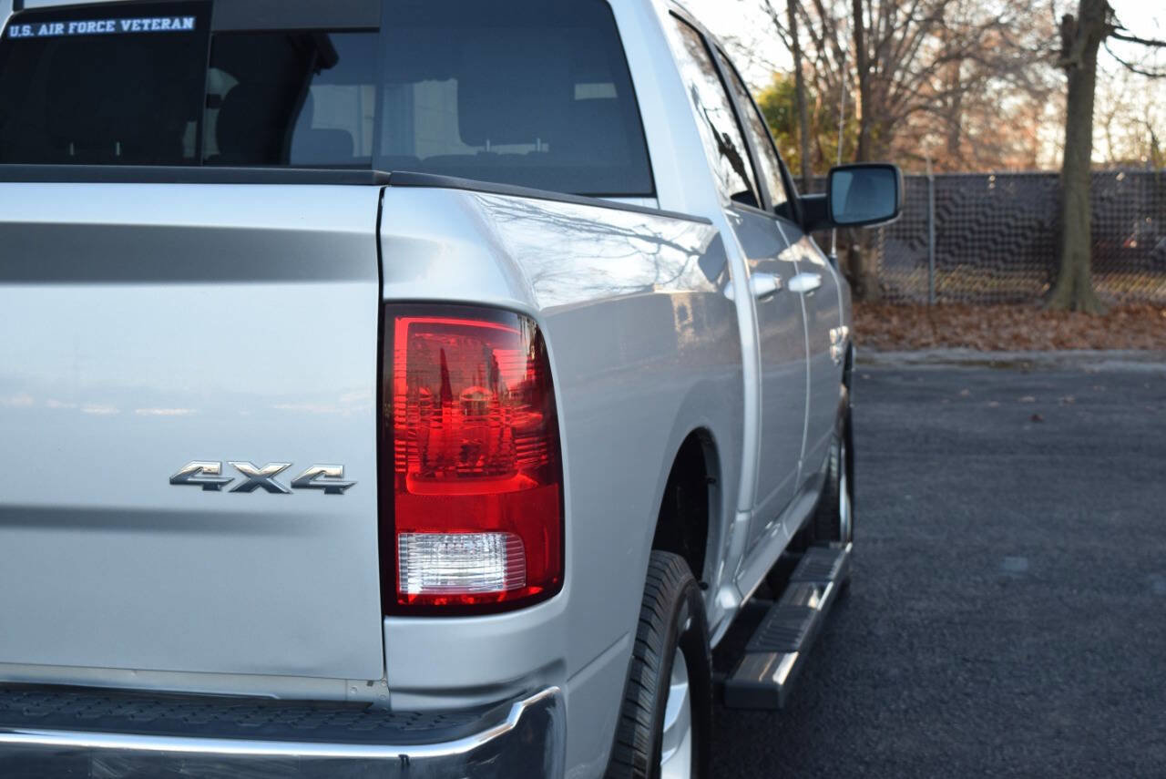 Used 2019 RAM 1500 Classic SLT w/ Luxury Group image 15