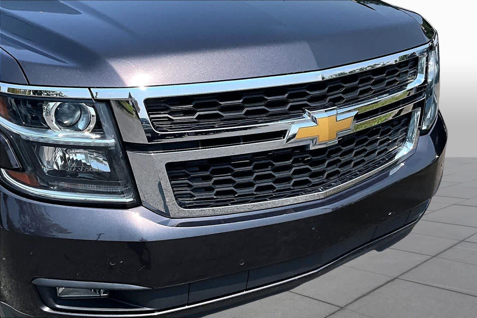Used 2017 Chevrolet Suburban LT RWD image 30