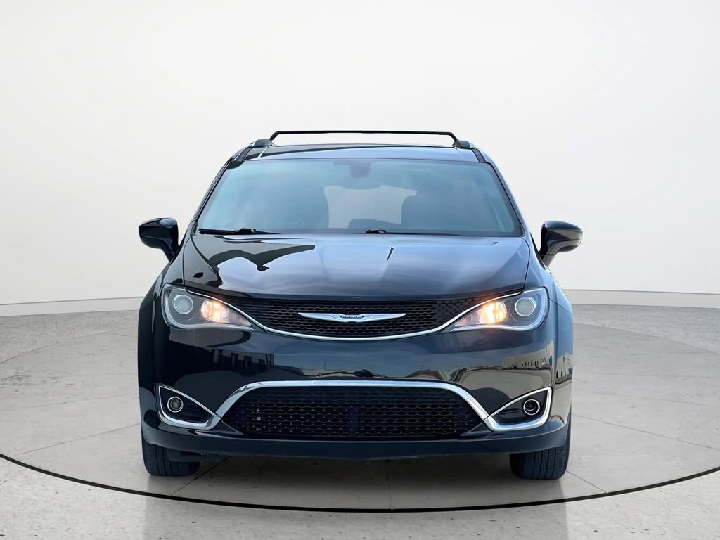 Used 2019 Chrysler Pacifica Touring-L FWD image 4