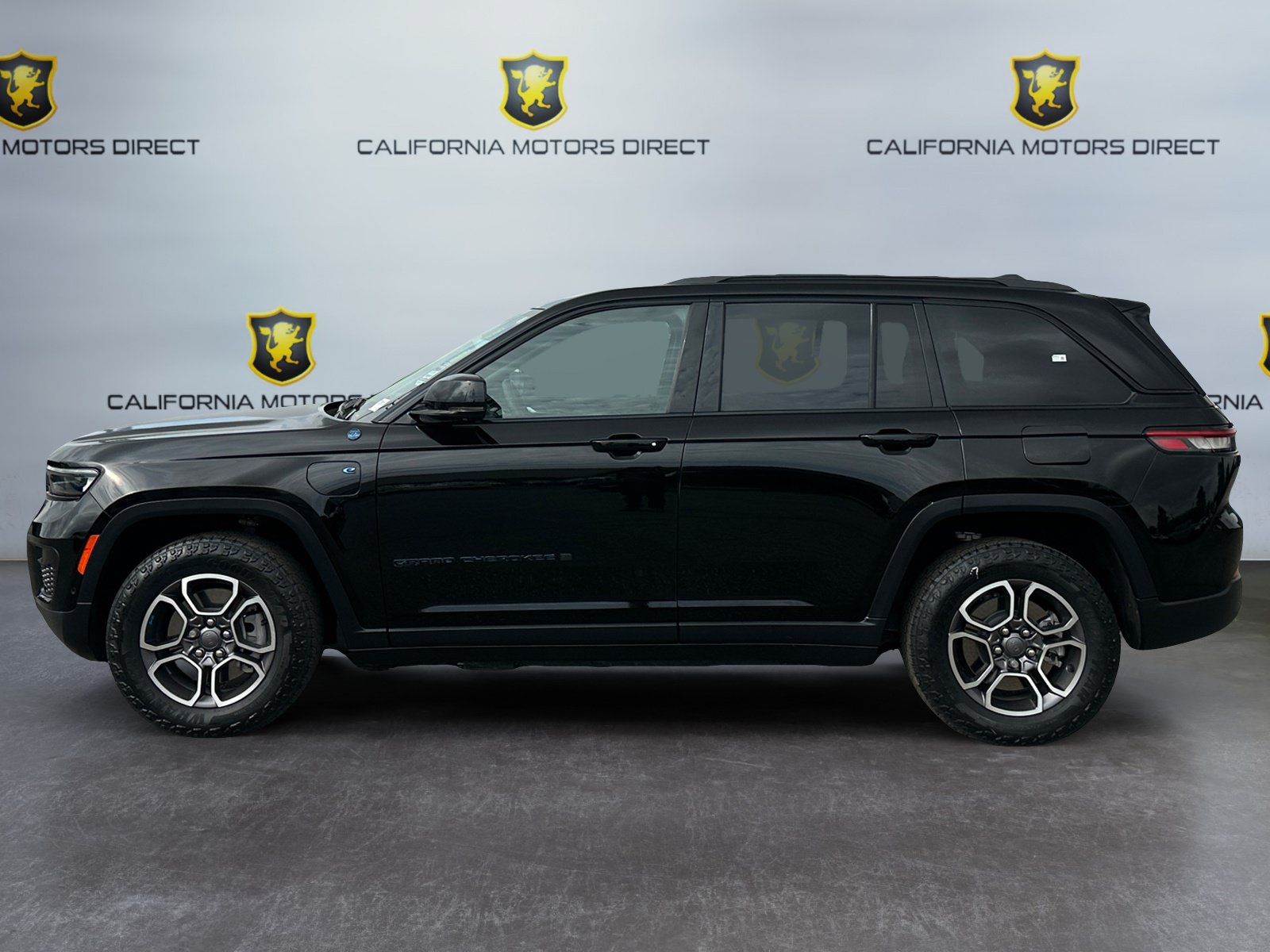 Used 2022 Jeep Grand Cherokee Trailhawk w/ Advanced Protech Group II AWD/4WD image 2