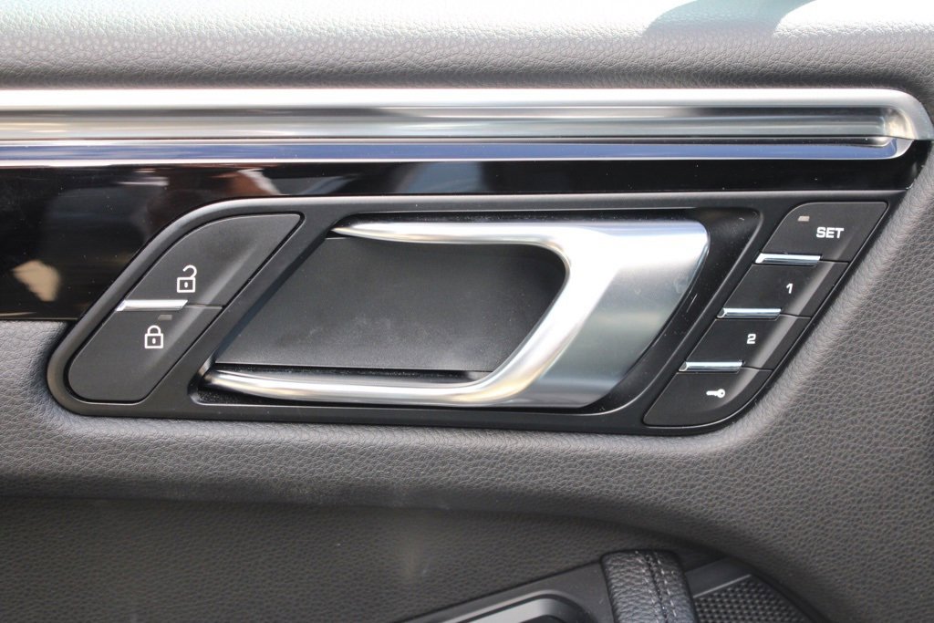 Used 2024 Porsche Macan image 20