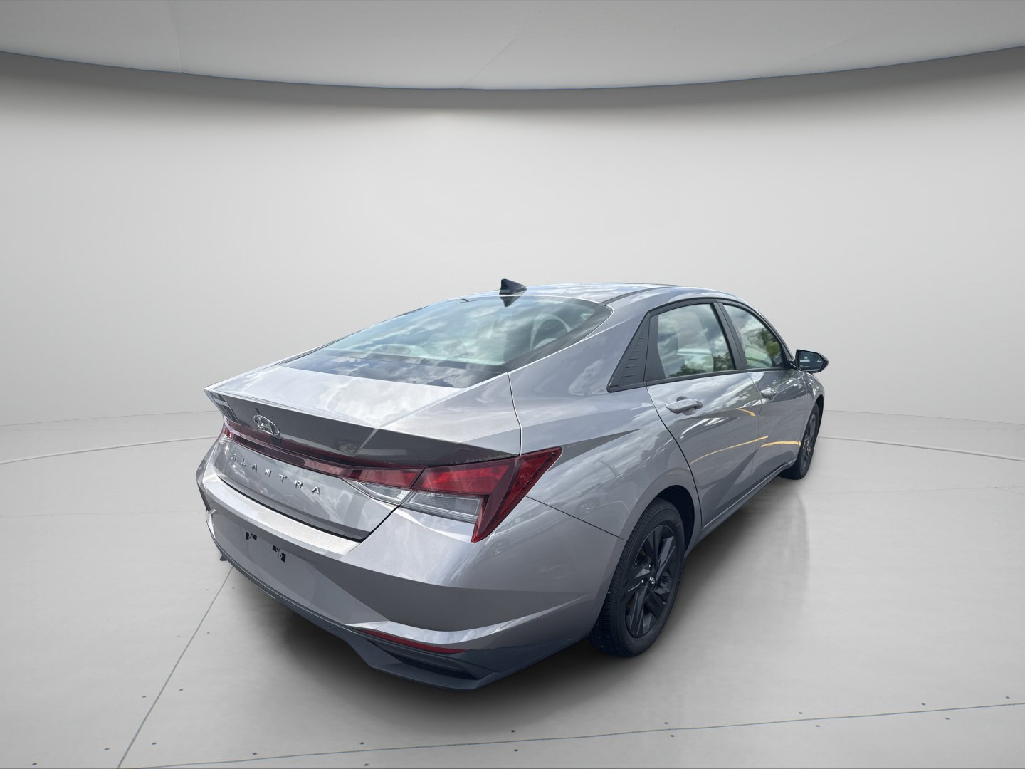 Used 2023 Hyundai Elantra SEL w/ Cargo Package FWD image 3
