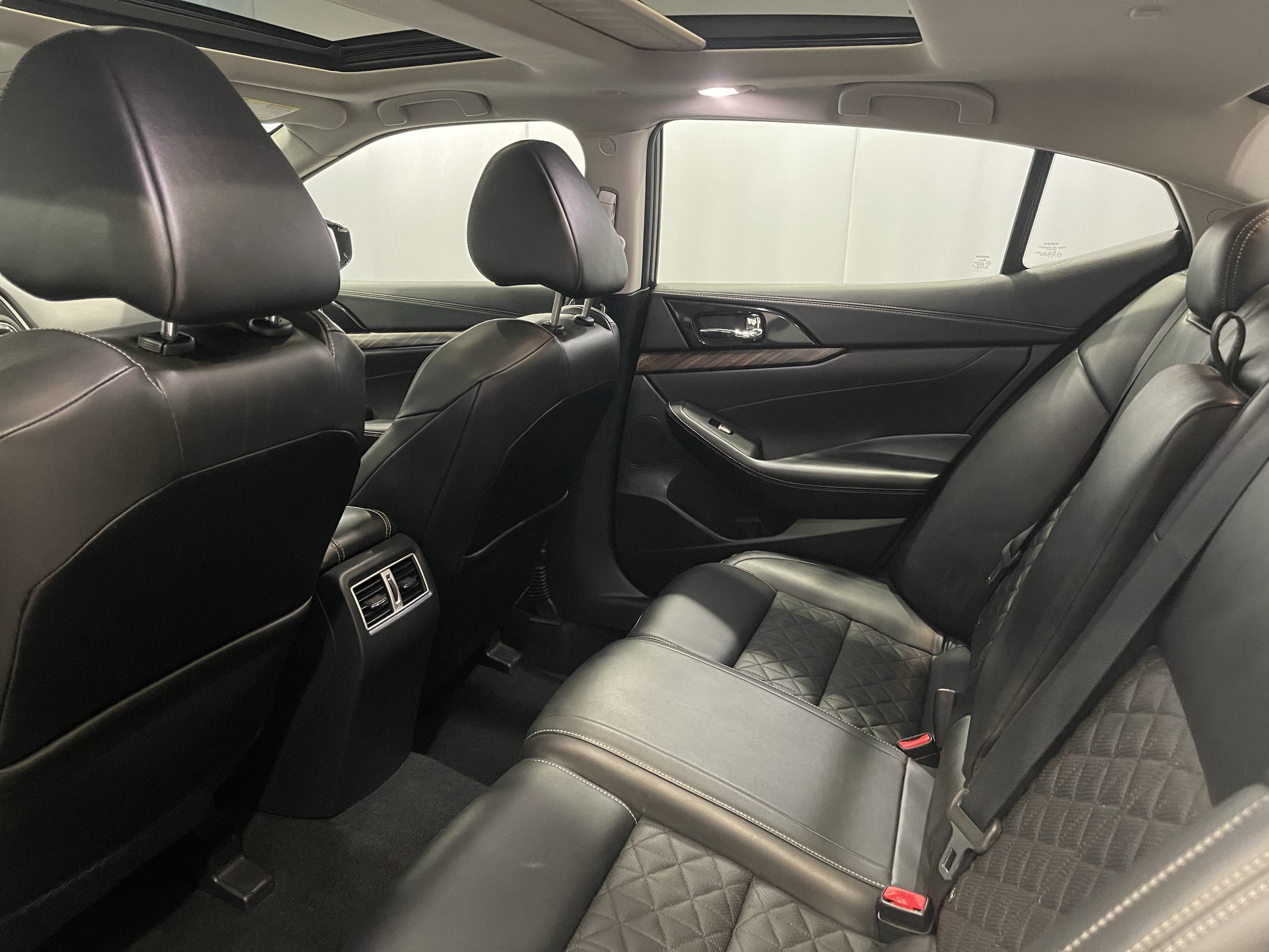 Used 2017 Nissan Maxima Platinum FWD image 23