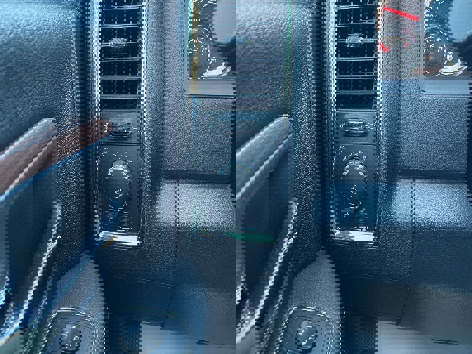 Used 2017 RAM 1500 Laramie w/ Convenience Group image 28