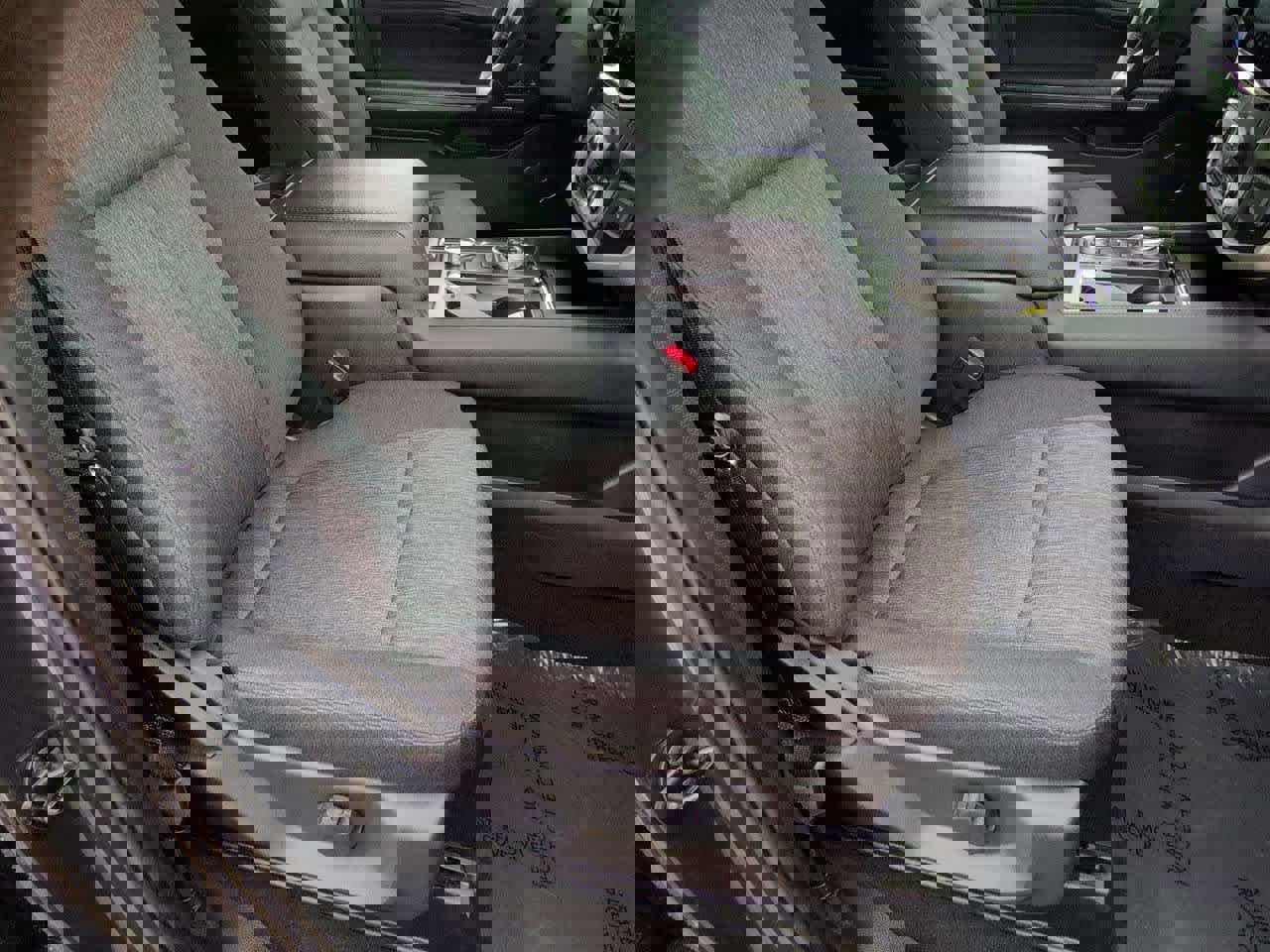 Used 2024 Ford Expedition Max XLT image 22