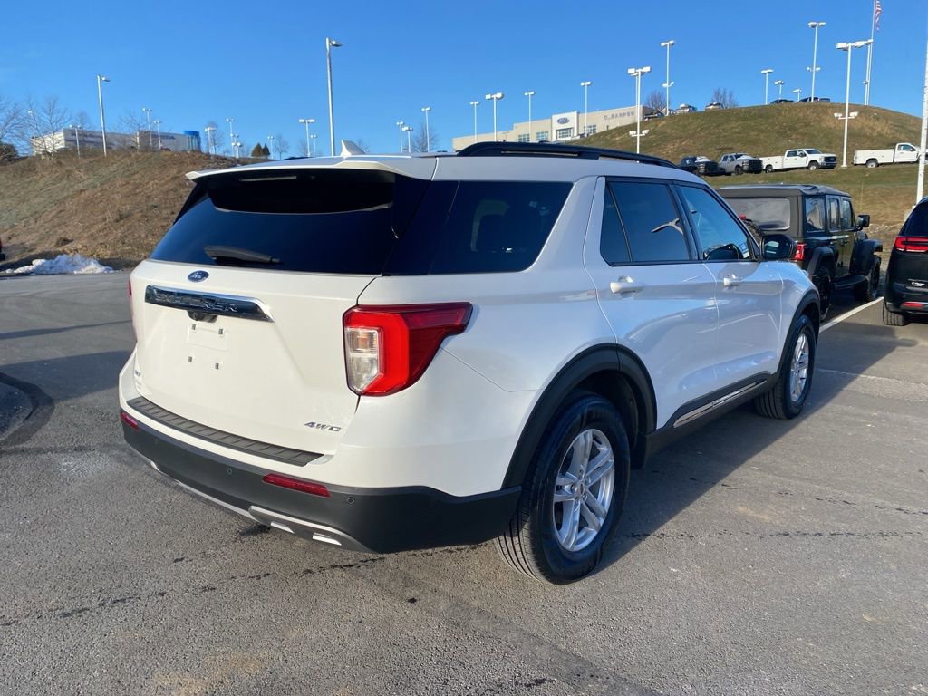 Used 2022 Ford Explorer XLT w/ Equipment Group 202A image 3