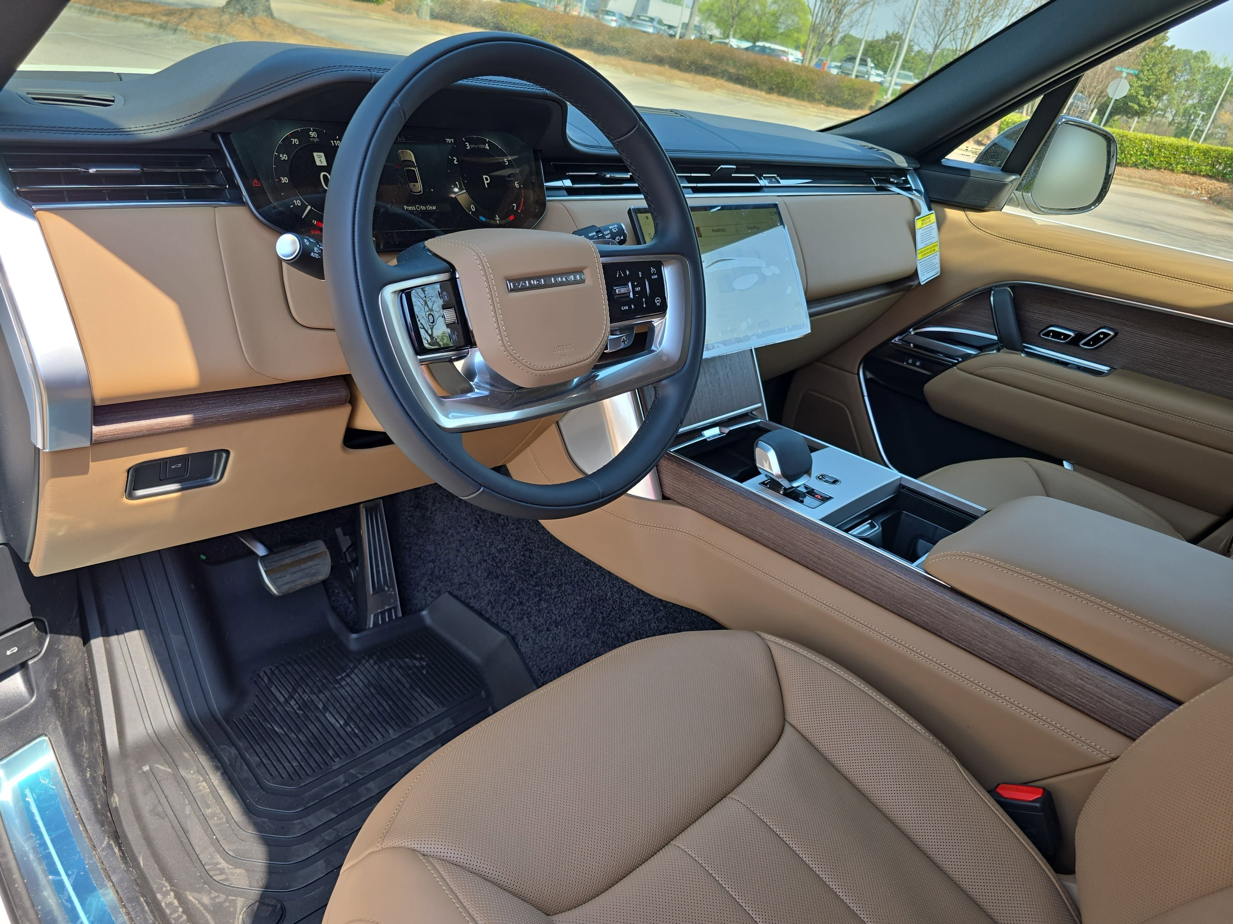 New 2026 Land Rover Range Rover Long Wheelbase SE AWD/4WD image 17