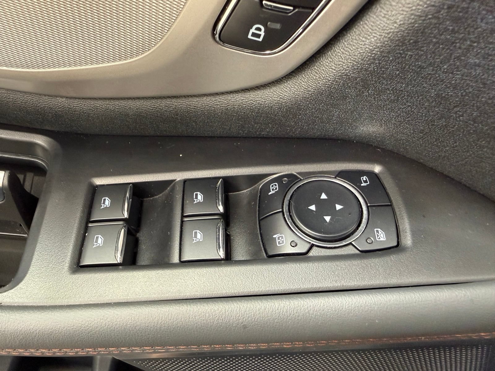 Used 2025 Ford Expedition Active AWD/4WD image 12