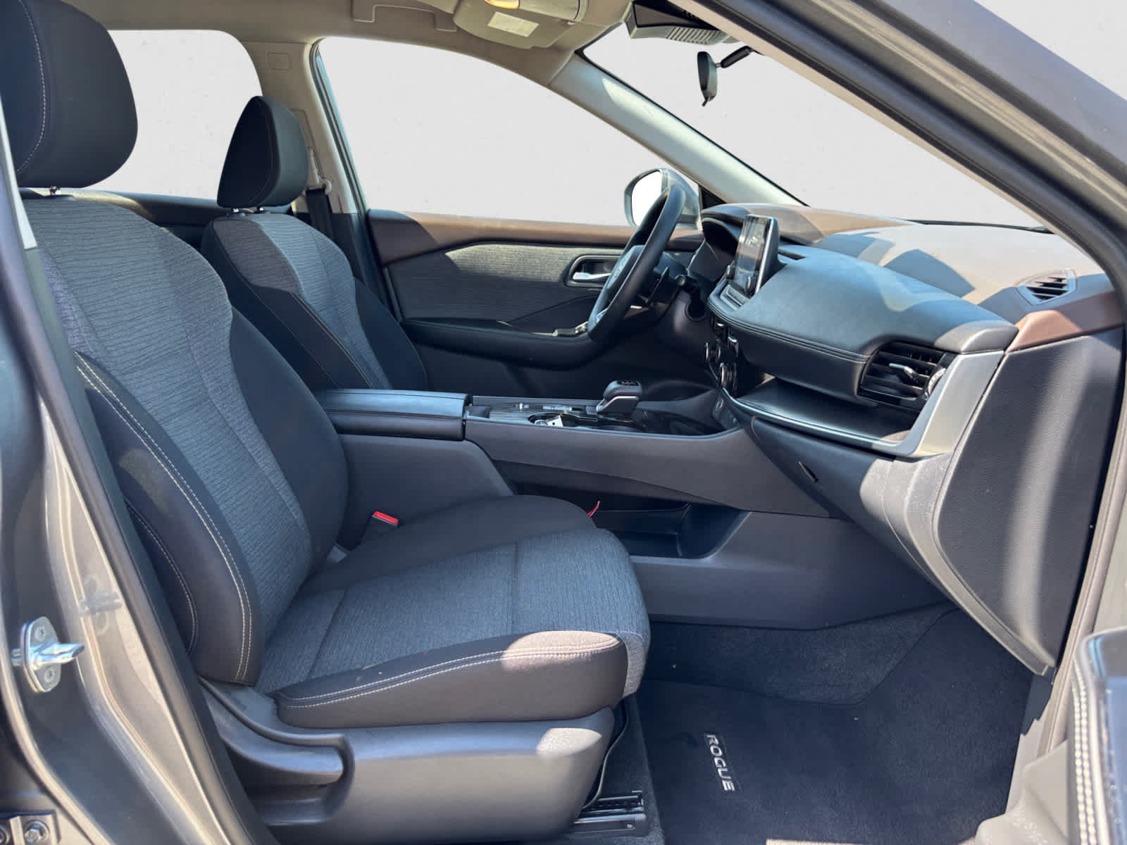 Certified 2023 Nissan Rogue SV FWD image 15