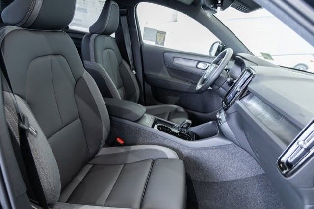 New 2025 Volvo EX40 Core w/ Climate Package image 12