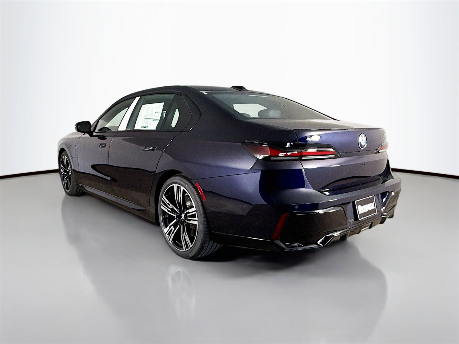 New 2026 BMW 750e xDrive image 5