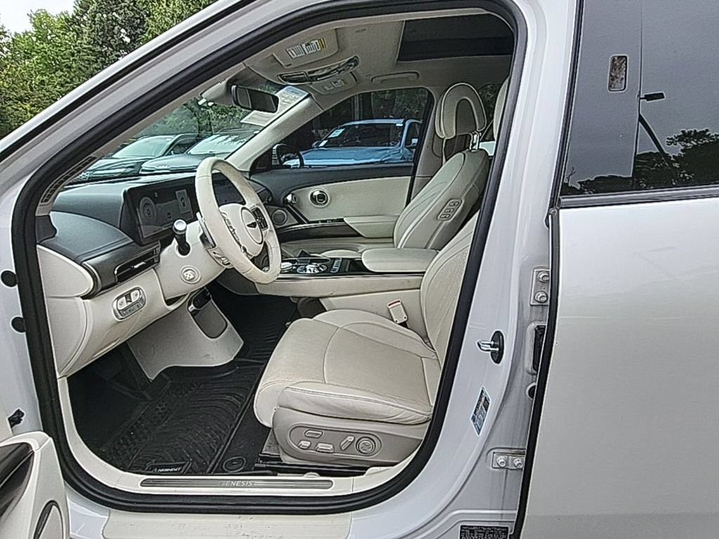 Used 2023 Genesis GV60 Advanced AWD/4WD image 8