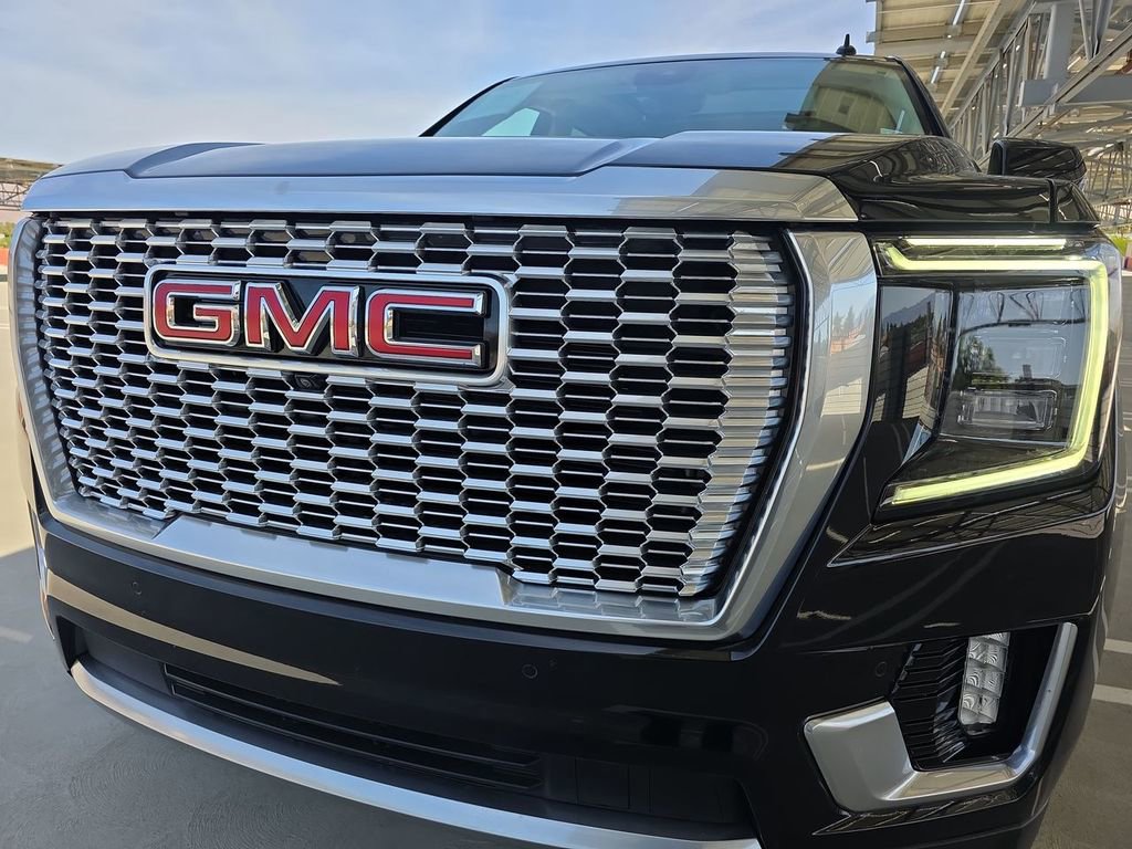 Used 2024 GMC Yukon Denali w/ Advanced Technology Package RWD image 32