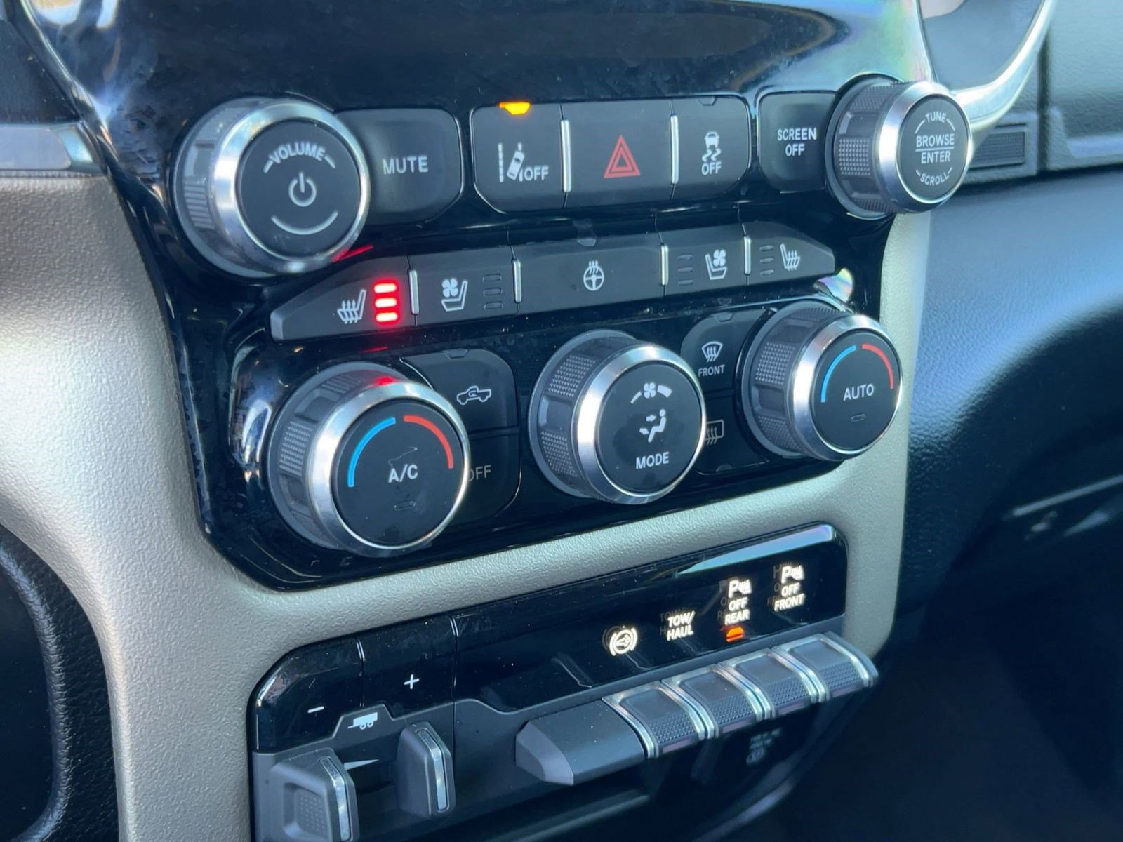 Used 2024 RAM 2500 Laramie w/ Safety Group image 26