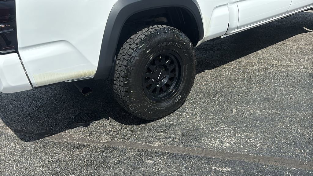 Used 2019 Toyota Tacoma TRD Off-Road w/ Technology Package AWD/4WD image 8