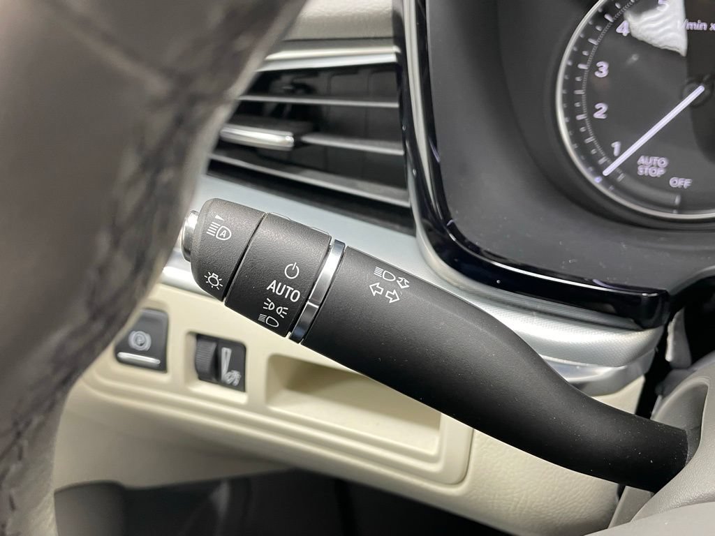 Used 2022 Cadillac XT5 Premium Luxury AWD/4WD image 31