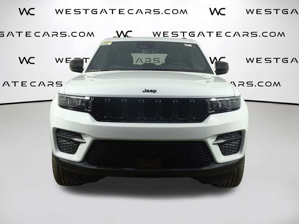 New 2025 Jeep Grand Cherokee Altitude image 4