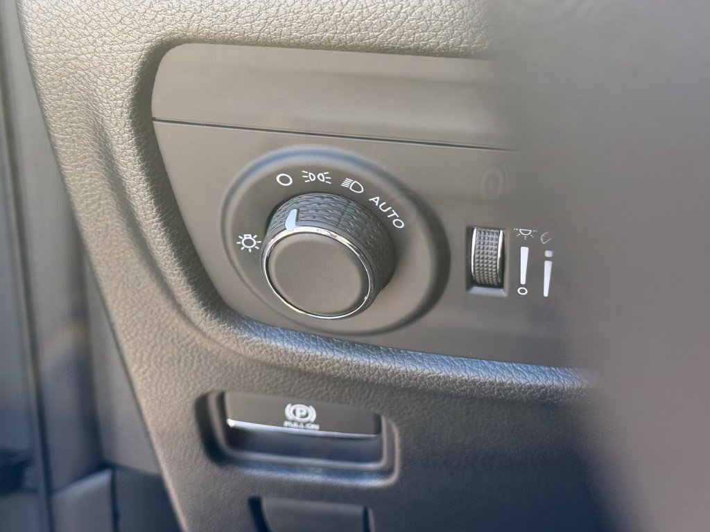 New 2027 Jeep Grand Cherokee Laredo RWD image 20