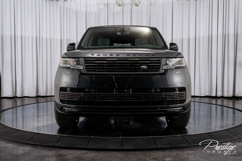 Used 2024 Land Rover Range Rover SV image 3