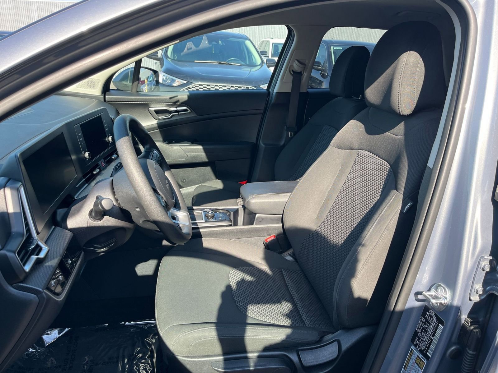 Used 2025 Kia Sportage LX image 35