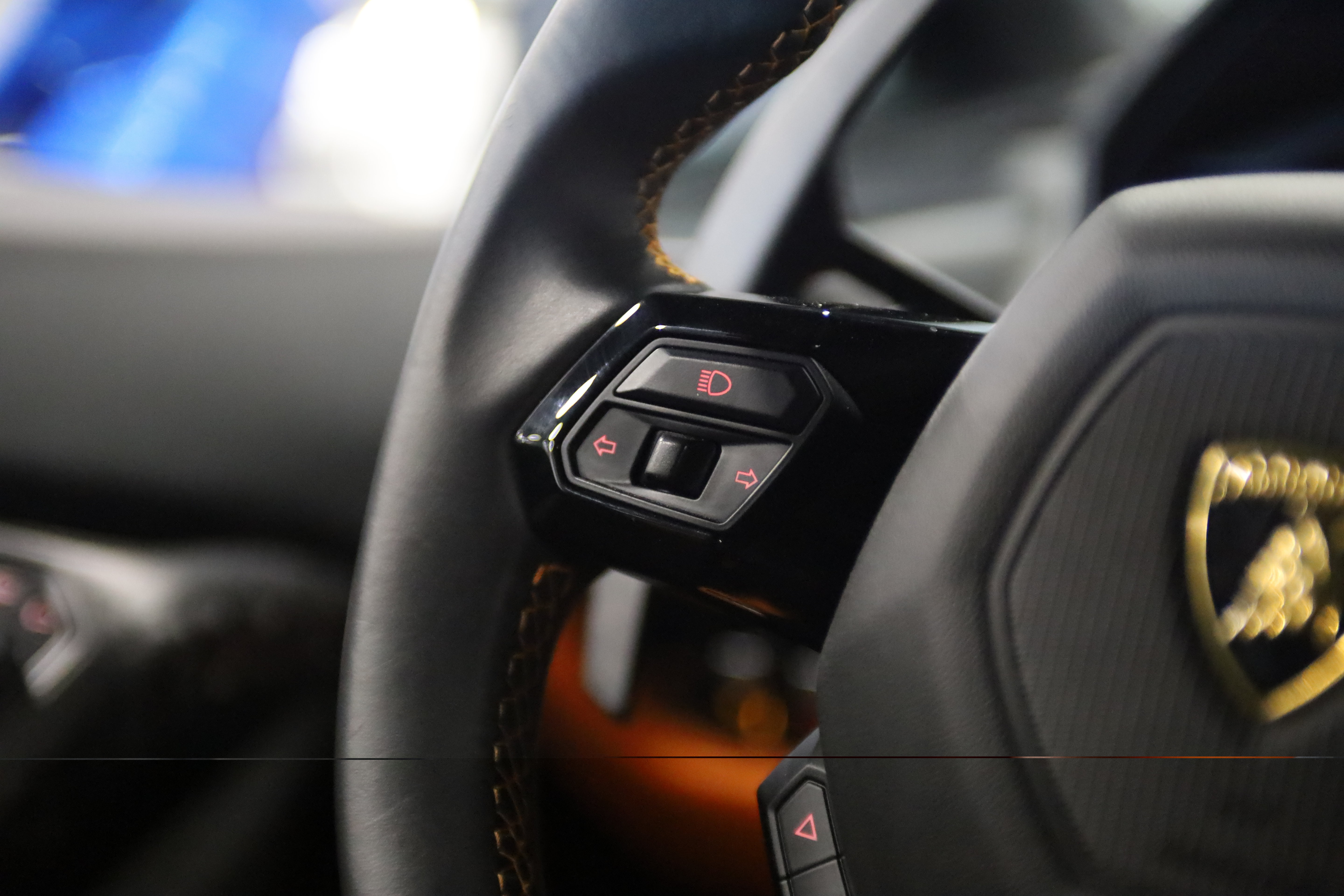 Used 2020 Lamborghini Huracan EVO RWD image 22