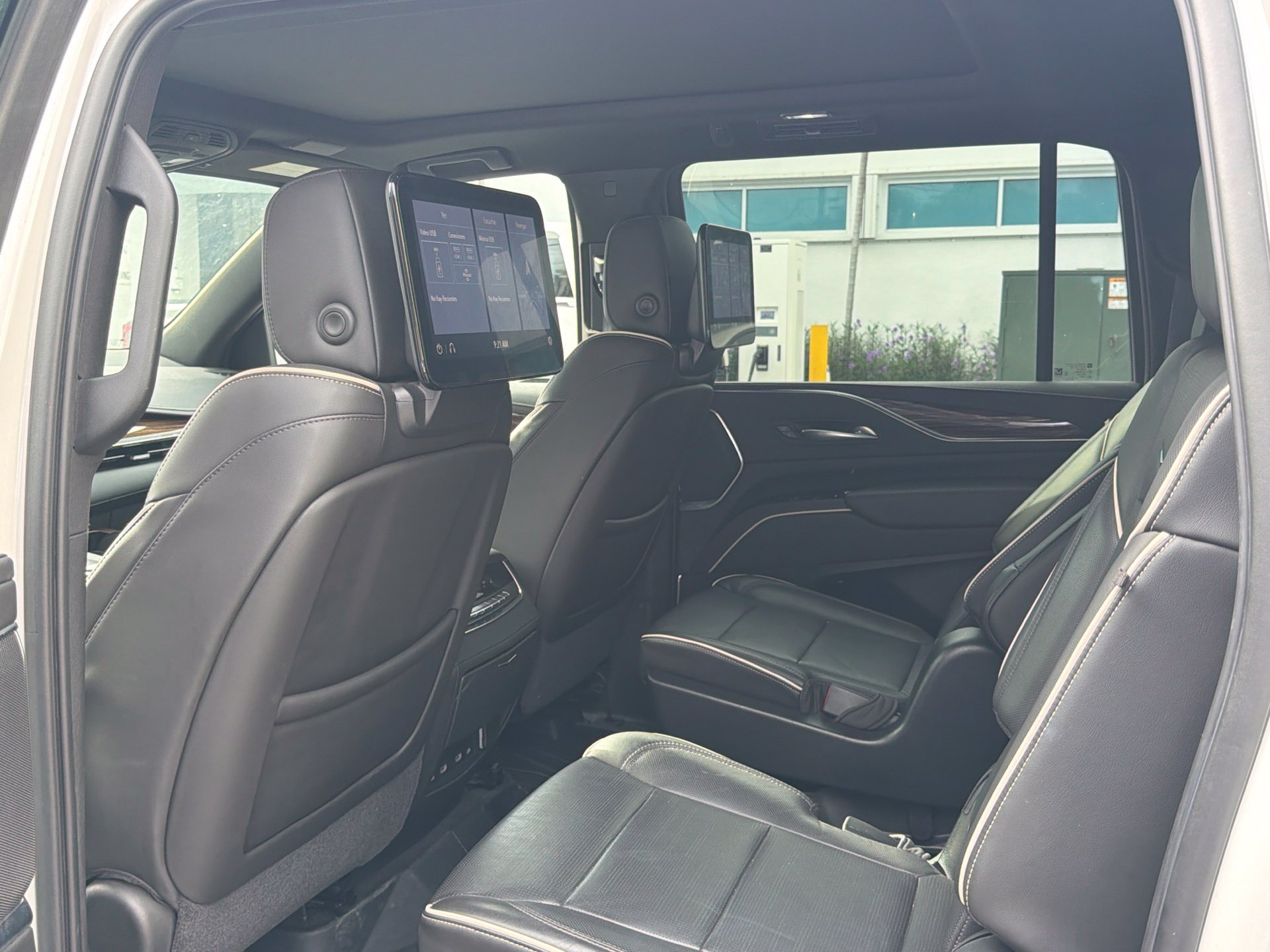 Used 2021 Cadillac Escalade ESV Premium Luxury AWD/4WD image 12