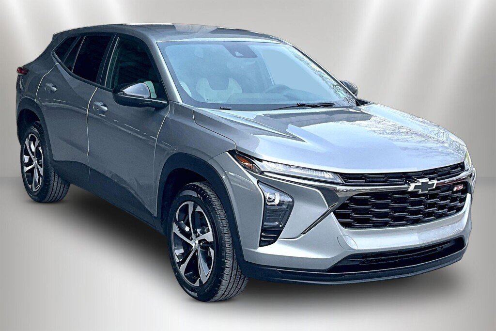 Used 2024 Chevrolet Trax RS FWD video 1