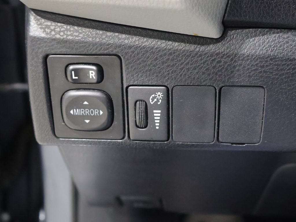 Used 2014 Toyota Corolla LE FWD image 29