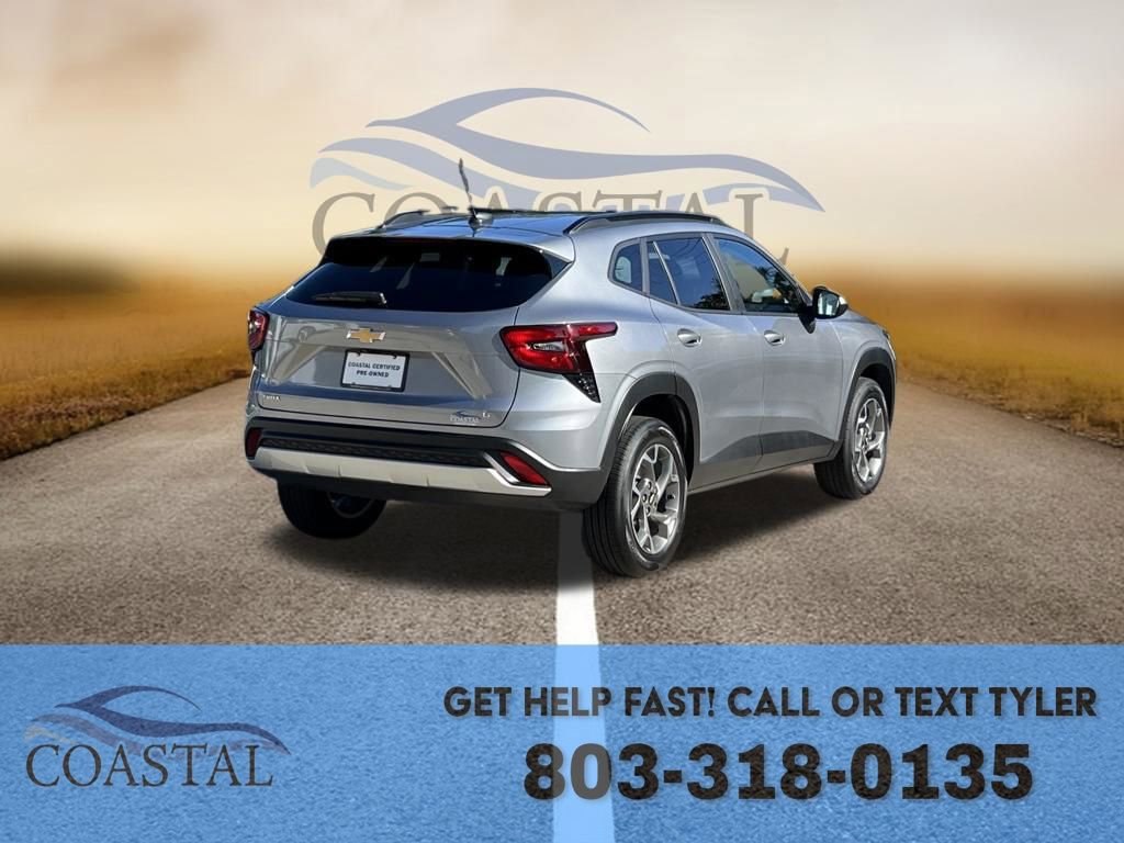 Used 2025 Chevrolet Trax LT image 11
