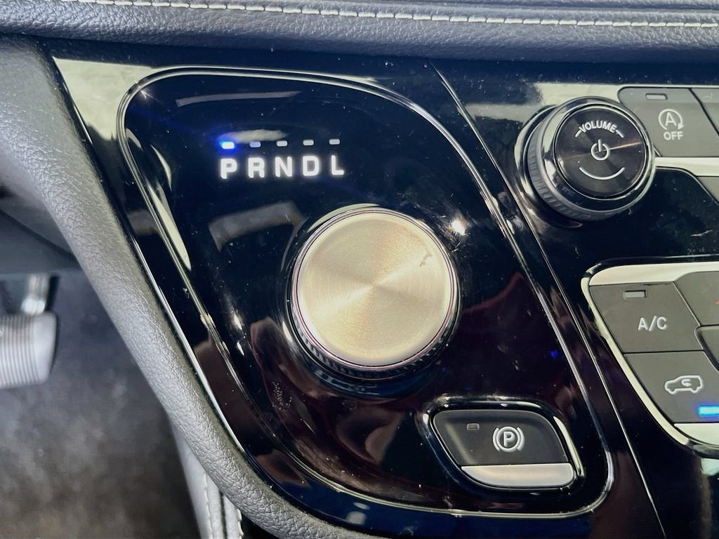 Used 2026 Chrysler Pacifica Limited FWD image 17