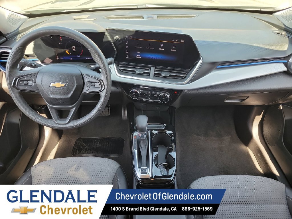 Used 2025 Chevrolet Trax LT FWD image 14