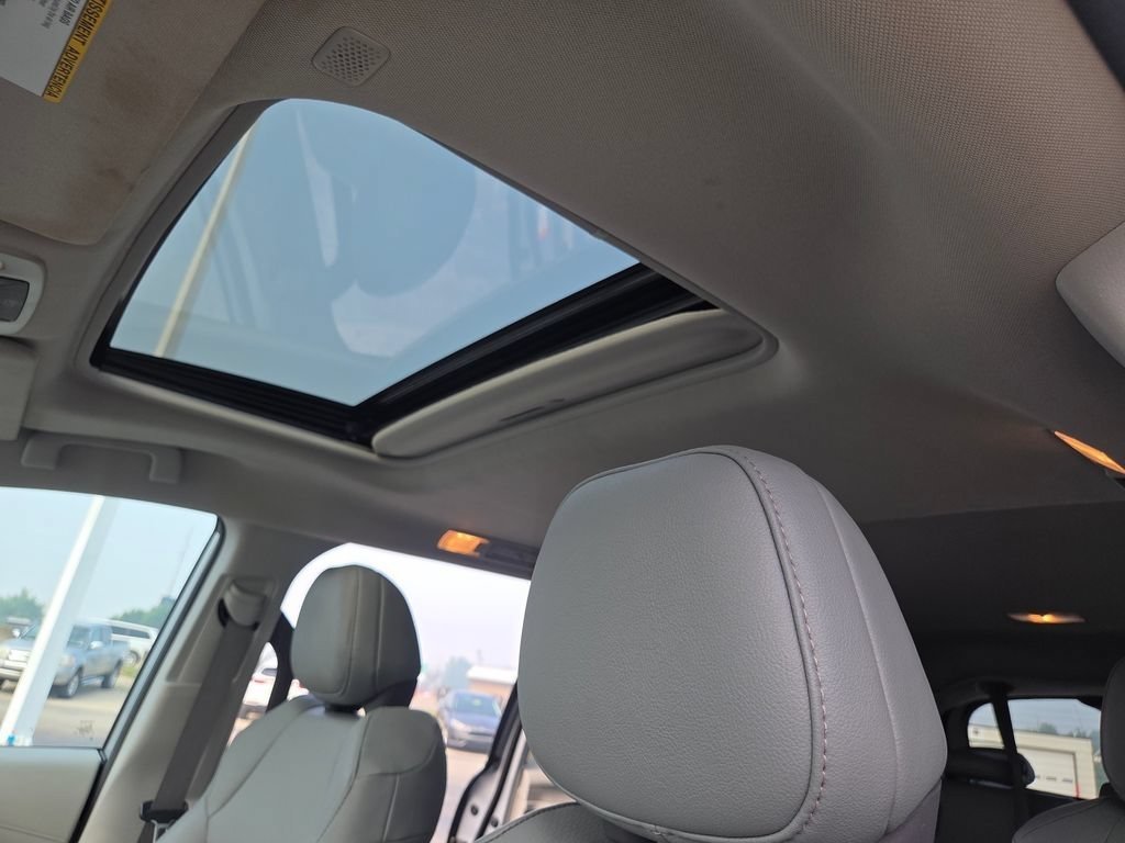 Used 2024 Toyota Sienna XLE FWD image 9