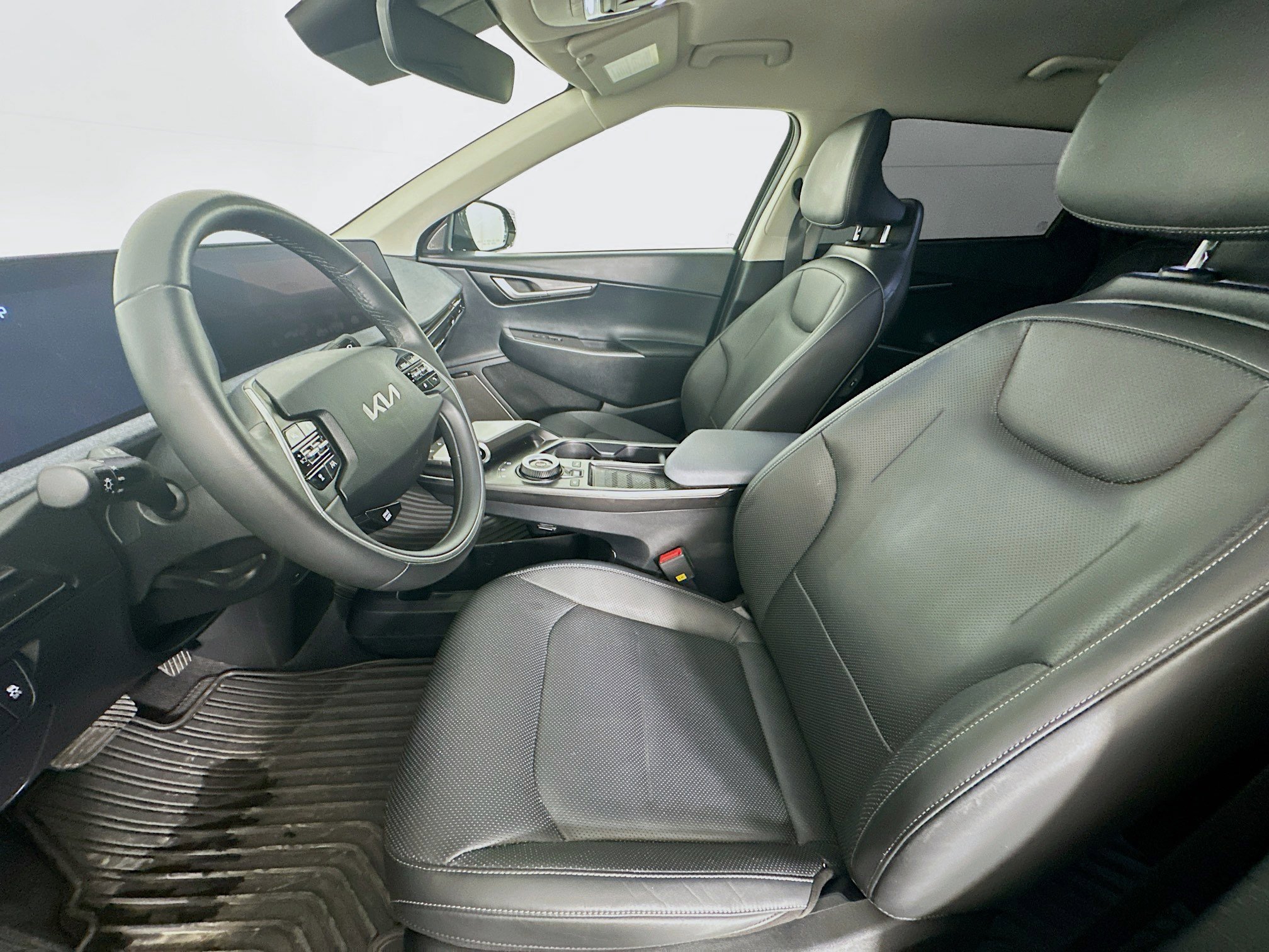 Used 2024 Kia EV6 Wind RWD image 13