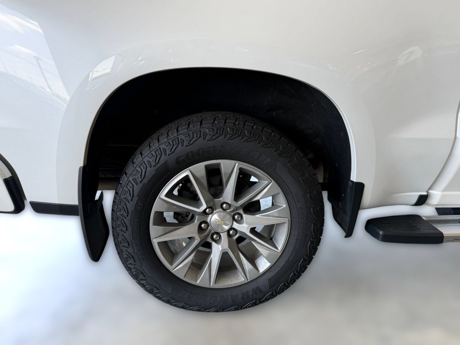 Used 2022 Chevrolet Silverado 1500 High Country w/ Z71 Off-Road Package AWD/4WD image 13