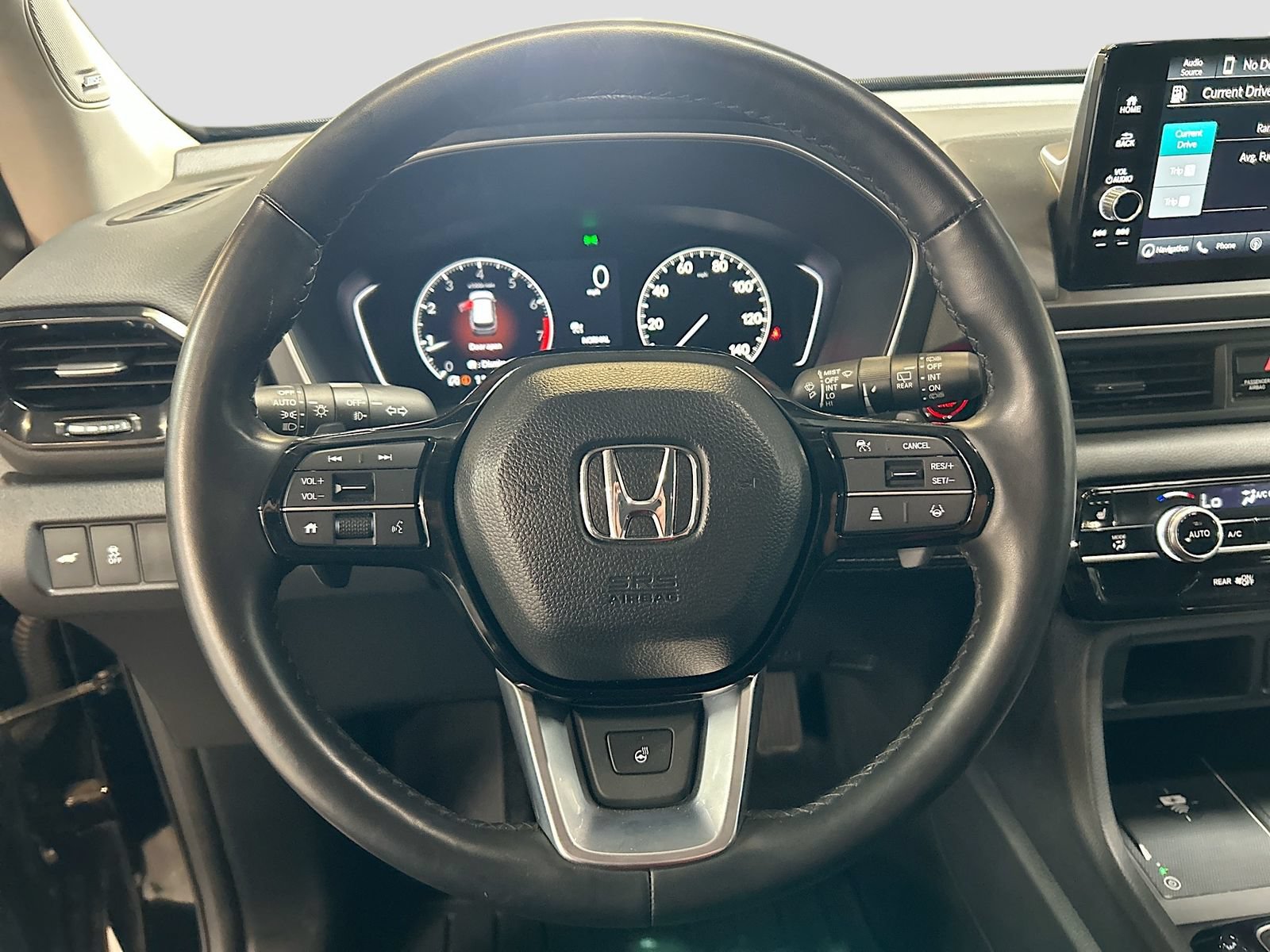 Used 2024 Honda Pilot Touring image 11