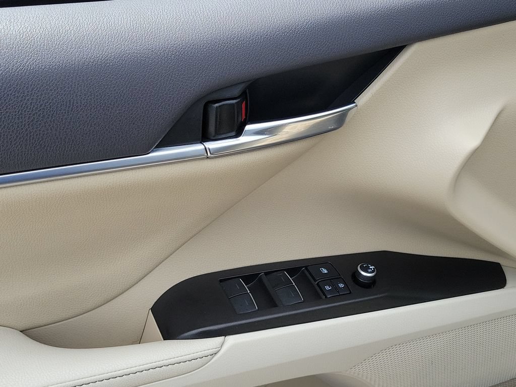 Used 2021 Toyota Camry XLE w/ Navigation Package FWD image 23