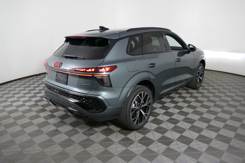 New 2026 Audi Q3 quattro 2.0T AWD/4WD image 3