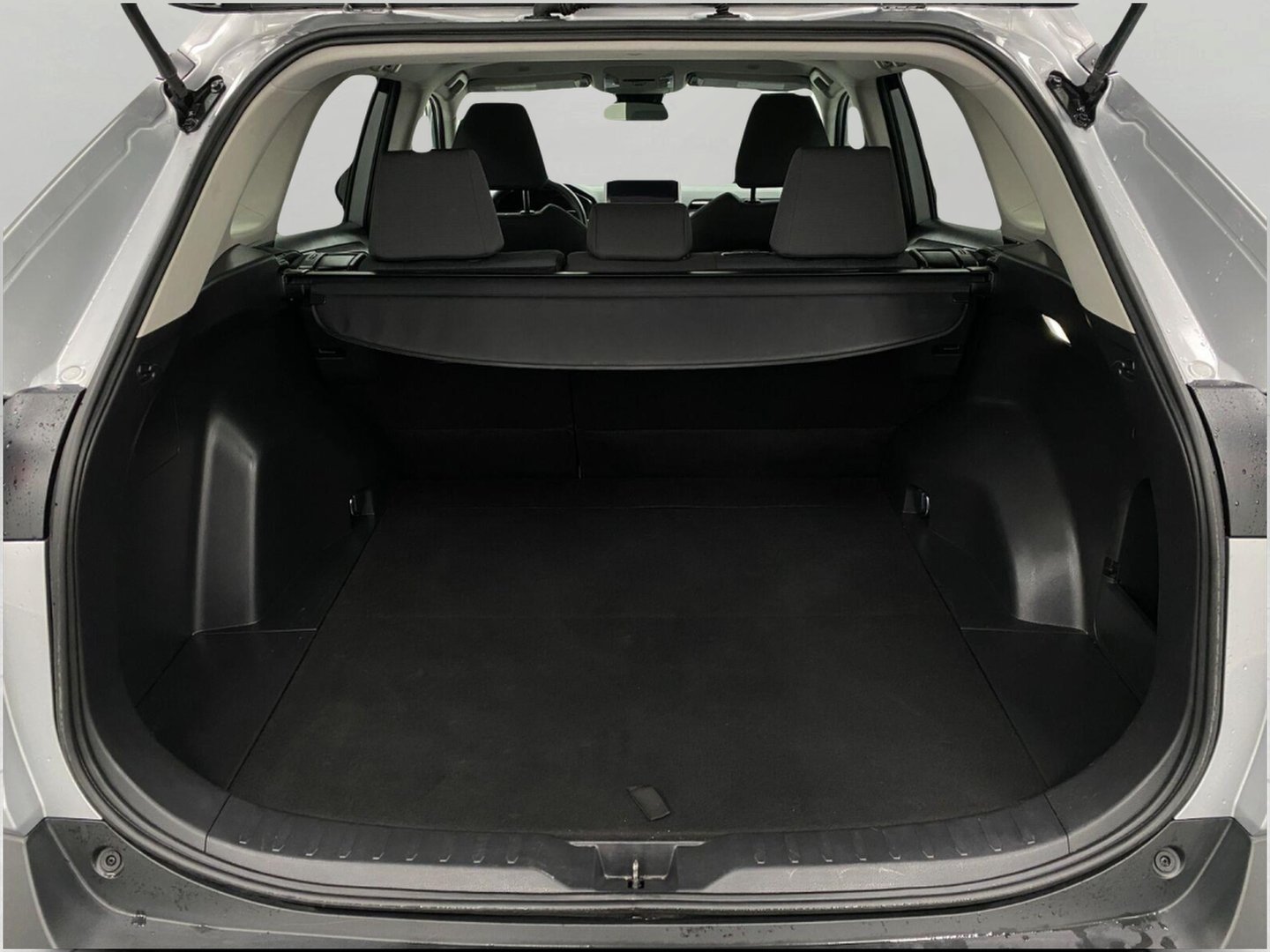 Used 2025 Toyota RAV4 XLE AWD/4WD image 6