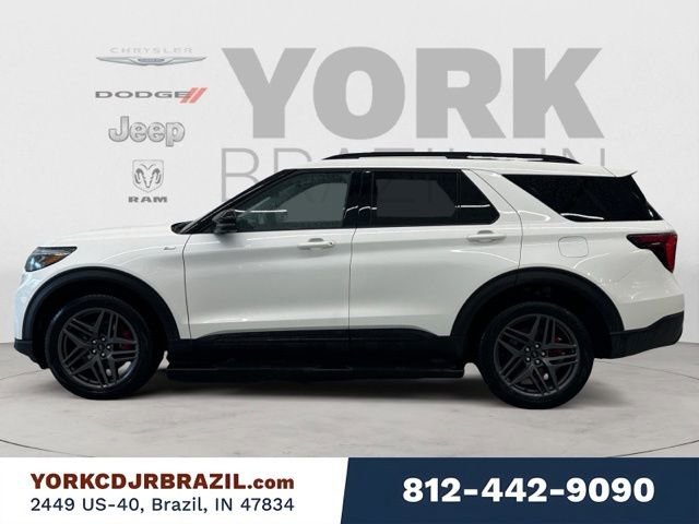 Used 2025 Ford Explorer ST-Line w/ ST-Line Street Pack AWD/4WD image 2