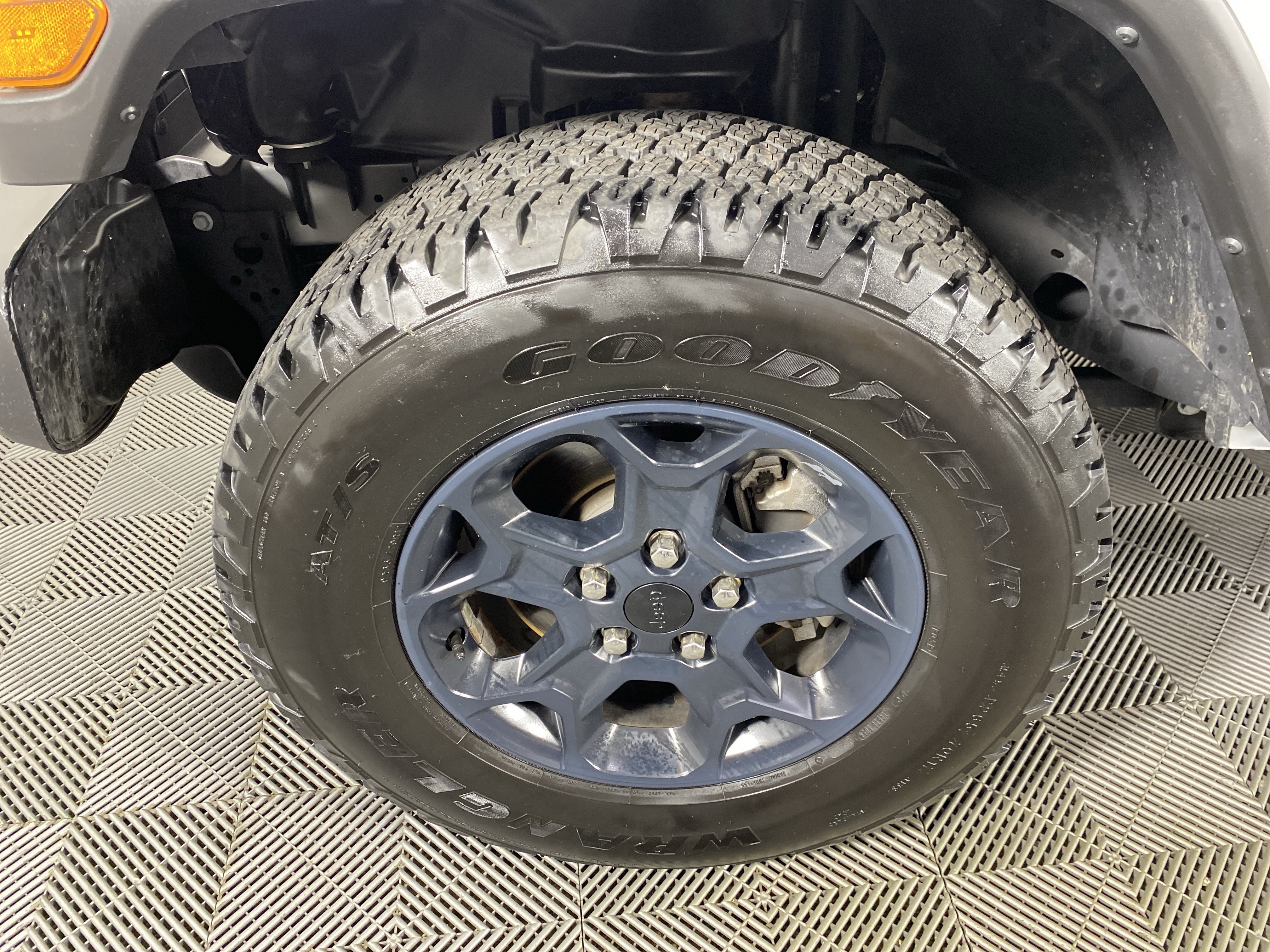 Used 2023 Jeep Gladiator Sport AWD/4WD image 13