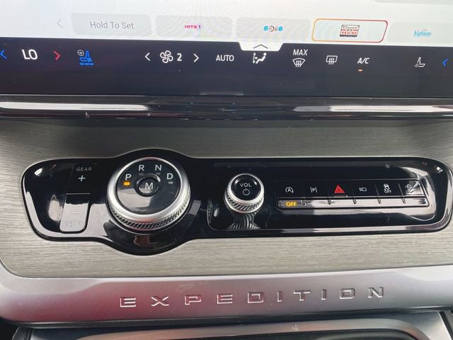 Used 2025 Ford Expedition Platinum image 16