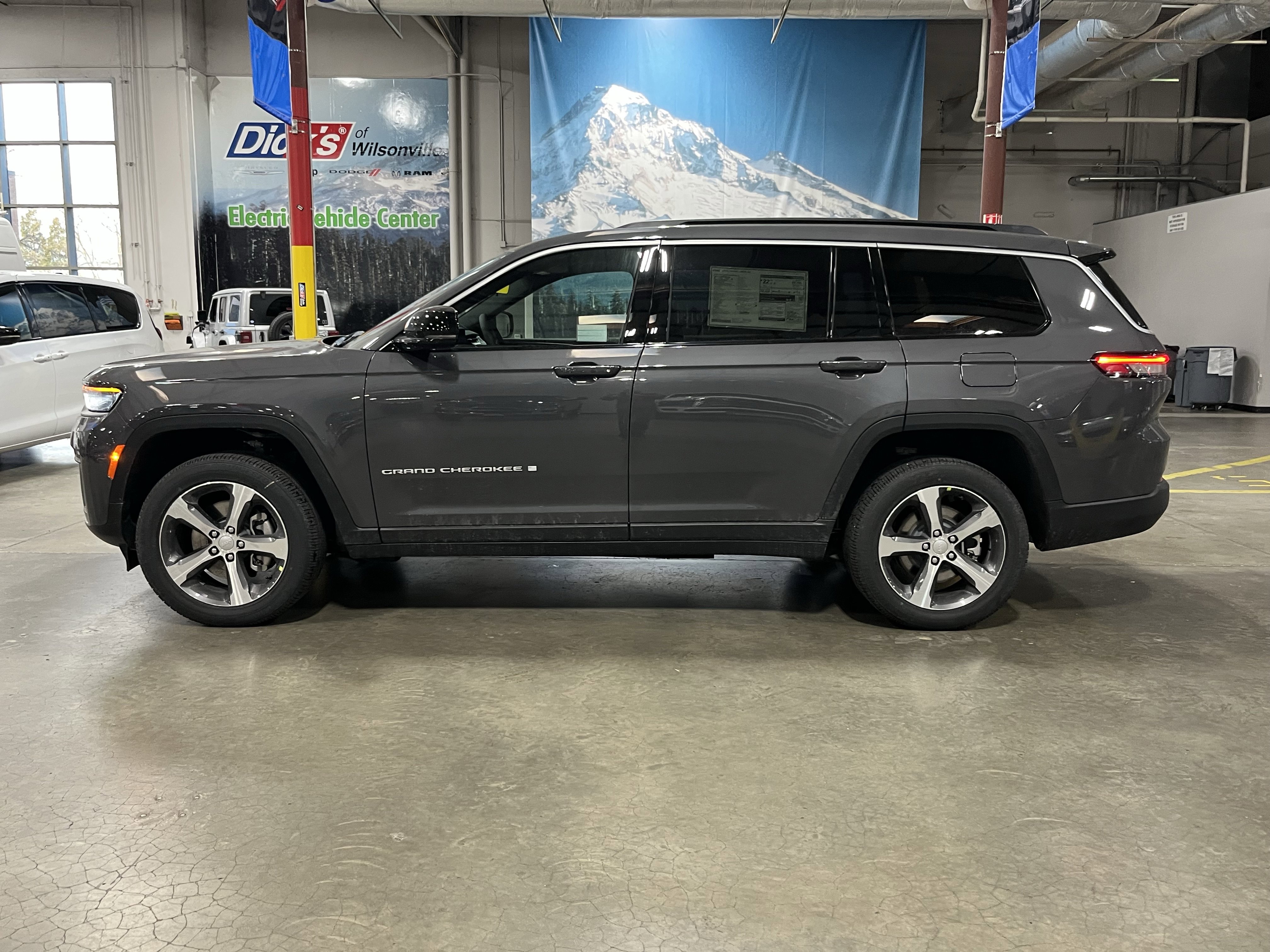 New 2026 Jeep Grand Cherokee L Limited AWD/4WD image 2